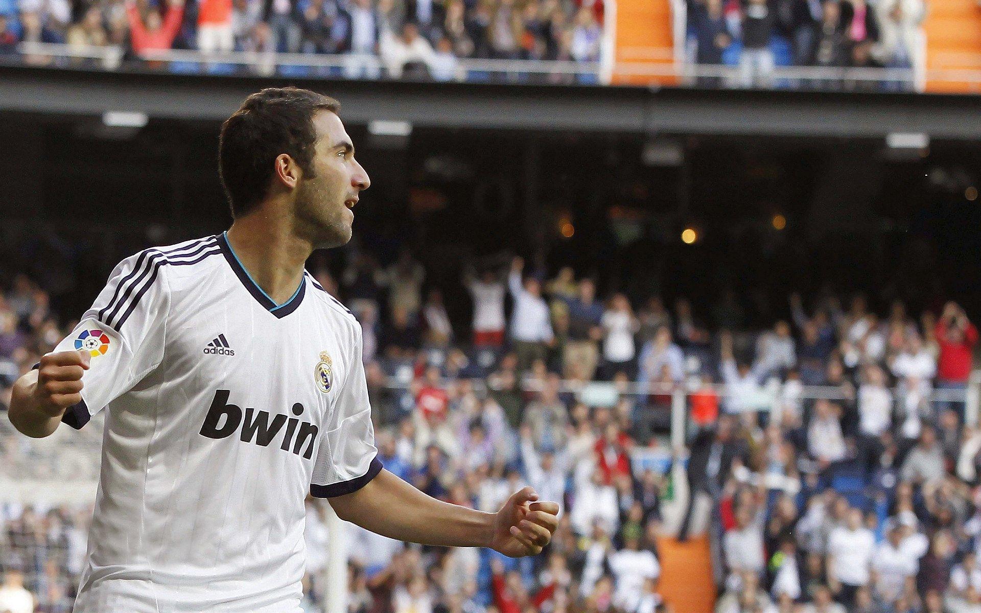 NBA季后赛激战正酣,勇士逆转湖人,库里独砍40分率队扳平大比分