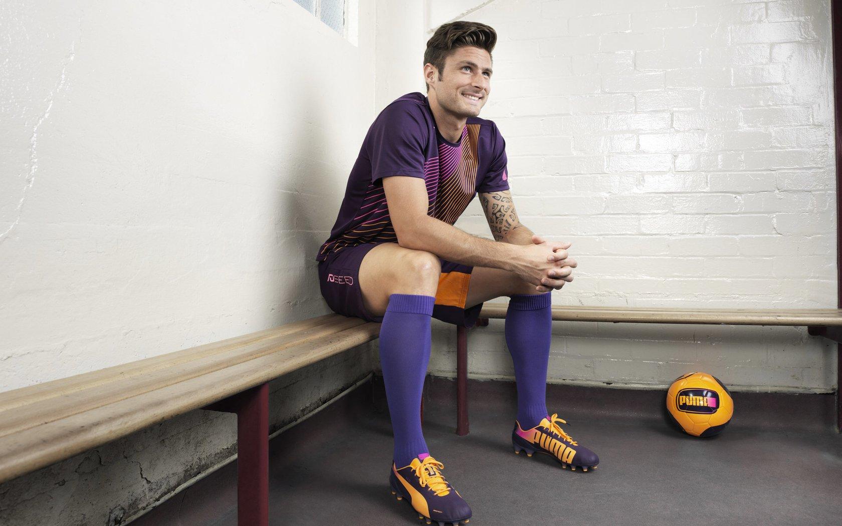 曼联新援迅速融入,名宿小雷盛赞,姆伯莫与库尼亚已展现红魔精神